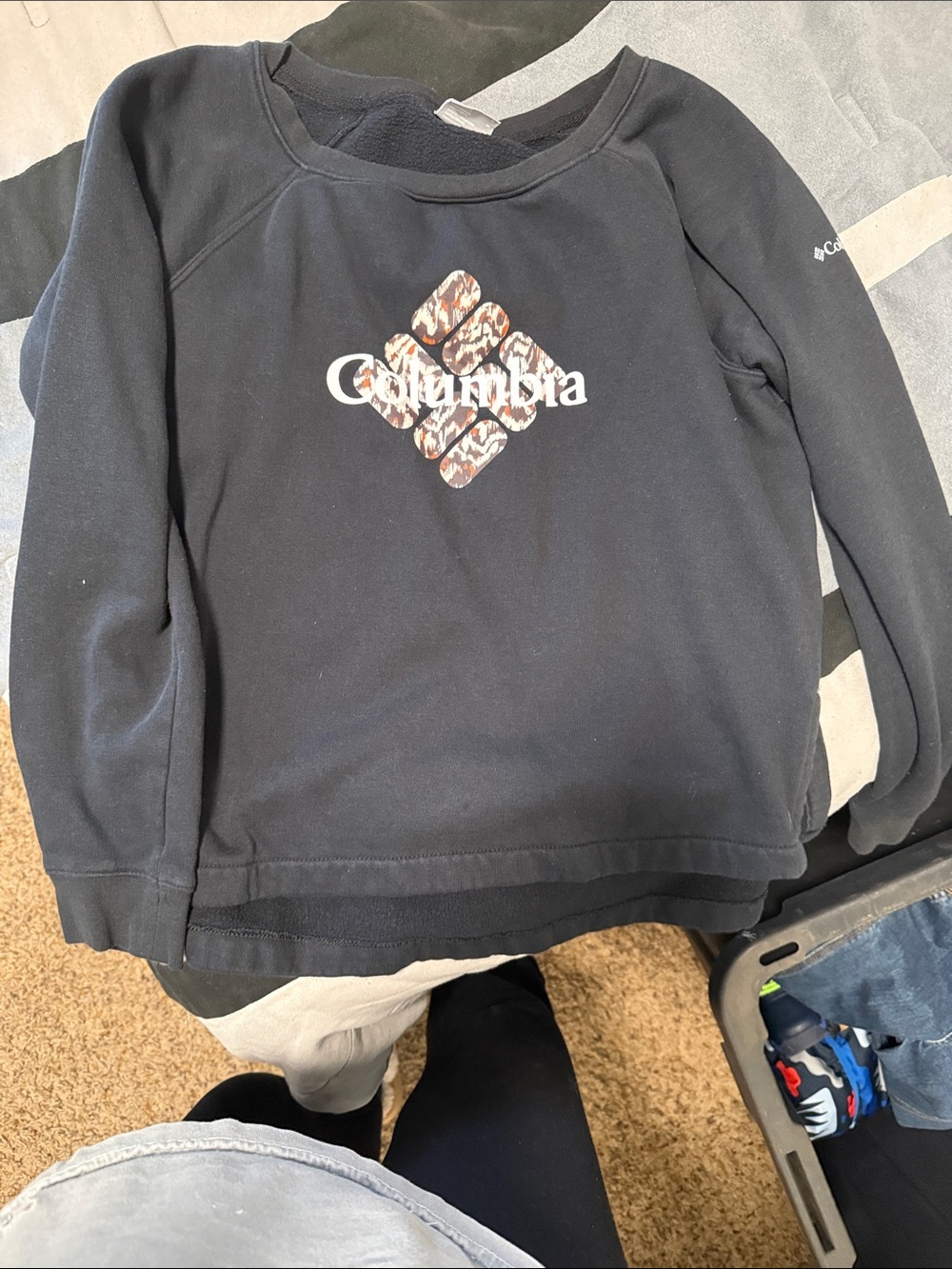 Columbia Black Womens Sweatshirt with Patterned Logo Patch
